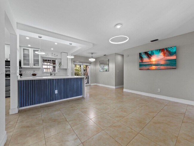 Building Photo - 3605 SW 122nd Pl