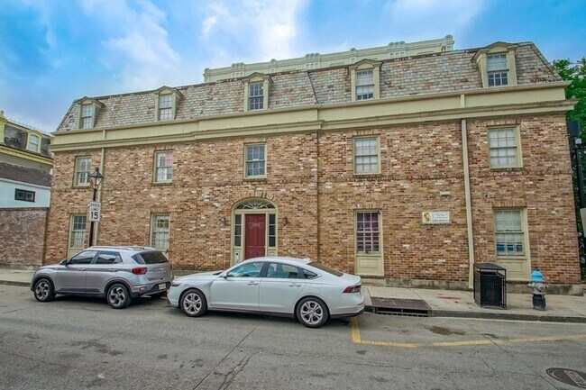 Building Photo - 1323 Dauphine St