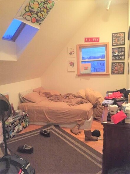 Building Photo - 167 Pearl St