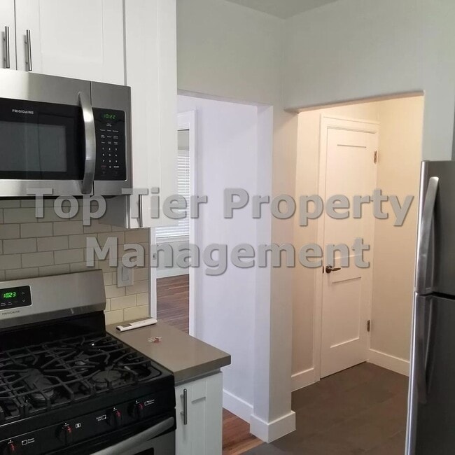 Building Photo - ***Charming 1 Bed / 1 Bath Cottage in Sout...