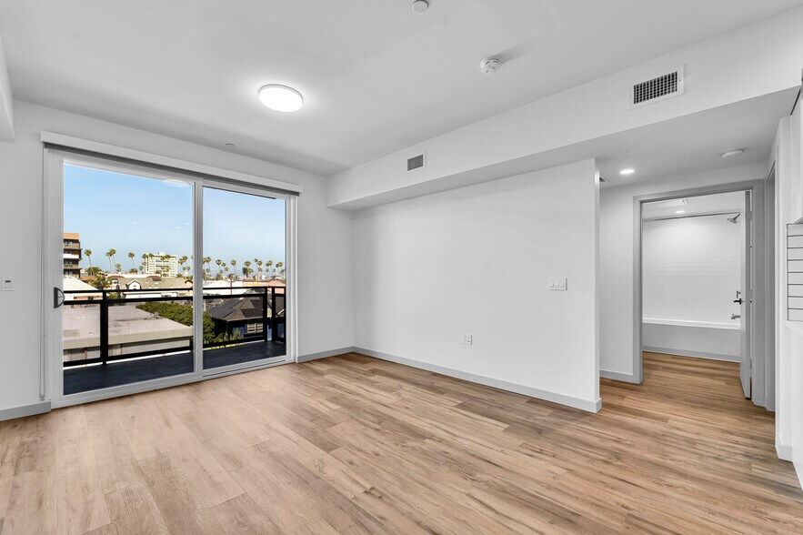 Building Photo - 1240 Magnolia Ave