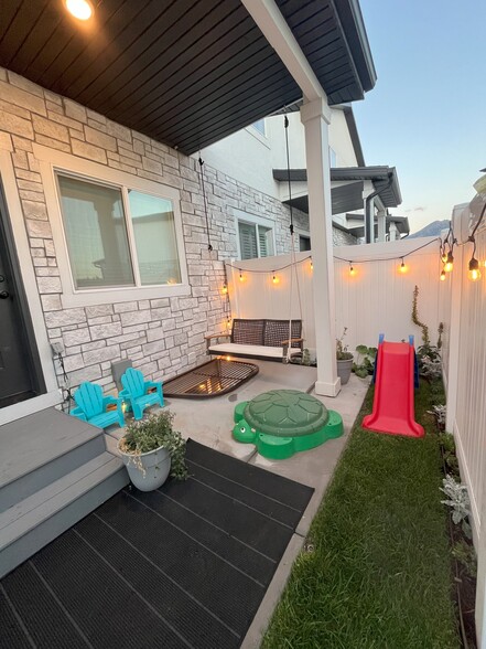 Private Patio - 525 W Caroles Way
