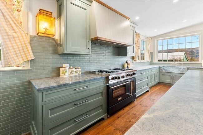 Building Photo - 3436 Main St