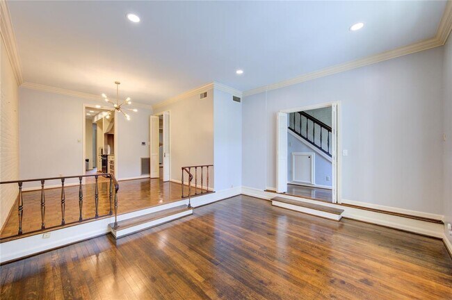 Building Photo - 7530 Del Monte Dr