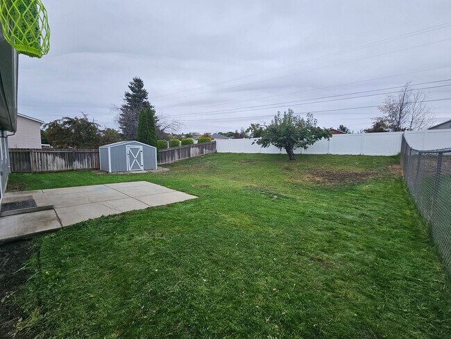 Building Photo - Stunning Home in Medical Lake
