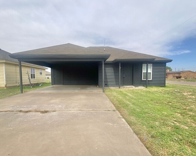 Primary Photo - 3 bed 1.5 bath now available.