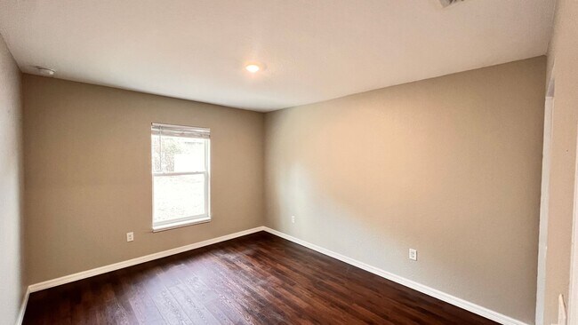 Building Photo - Charming 3 Bedroom, 2 Bathroom Home in the Lovely Marion Oaks of Ocala!