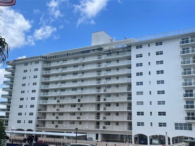 Building Photo - 1160 Hillsboro Mile