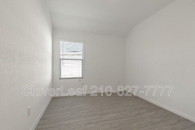 Building Photo - 706 Red Fld Wy