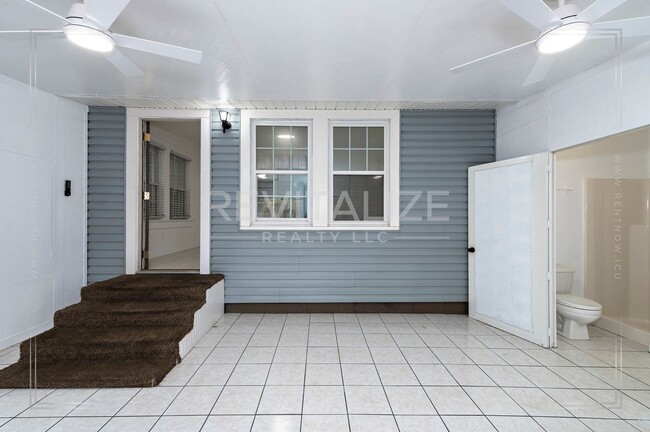 Building Photo - Adorable 3 Bed 2 Bath Cottage with Double ...