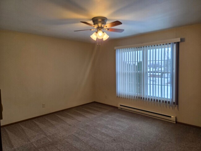 Building Photo - 1925 Sylvan Way