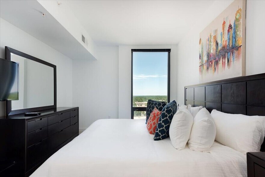 Building Photo - 11911 Freedom Dr