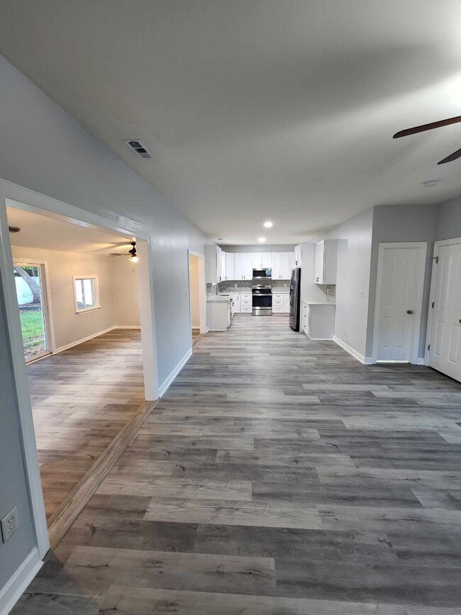 Building Photo - 152 Molinia Dr
