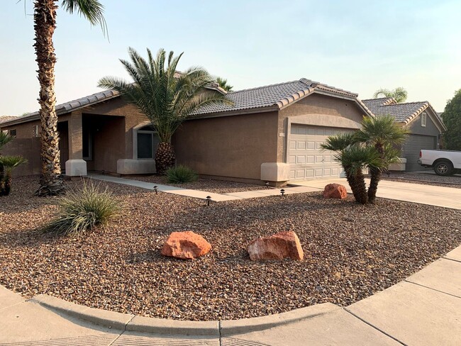 Building Photo - 3 BEDROOM 2 BATH CORNER LOT HOME WITH 2 CA...