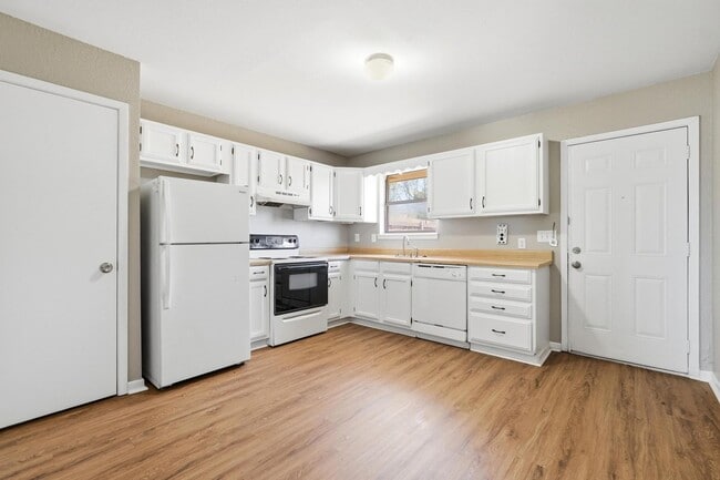 Building Photo - 2333 N Danville Dr