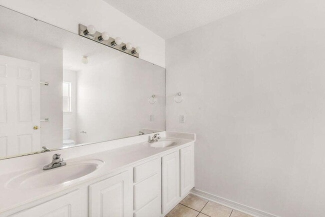 Building Photo - "Charming 3-Bedroom Home in Shalimar!"