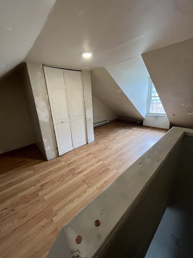 Building Photo - 27 Caroline St