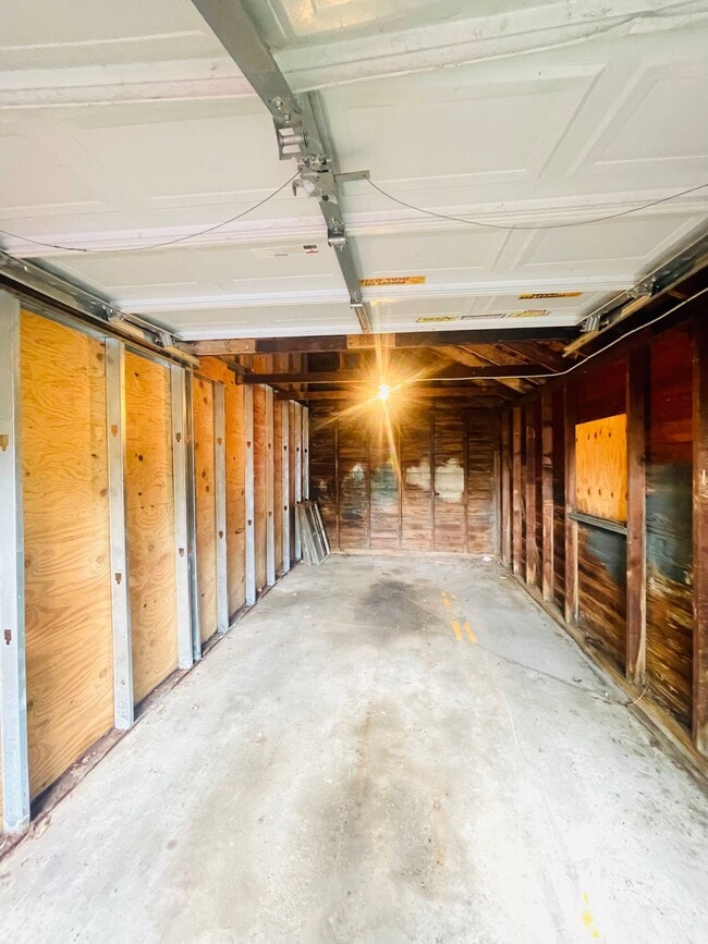 Building Photo - 151 Eastmoreland Dr