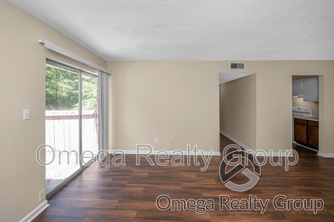 Building Photo - 425 Oakwood Ave