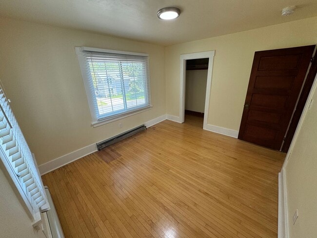 Building Photo - Fully updated 2 bedroom Apartment in the A...