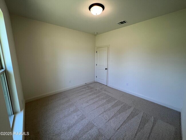 Building Photo - 107 Tenor St
