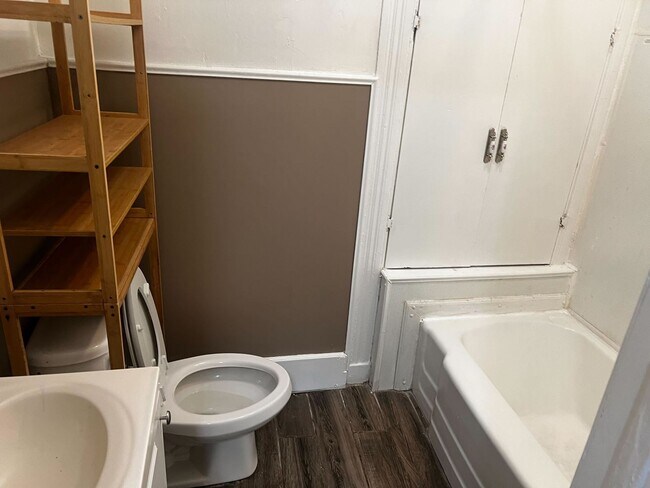 Building Photo - 138 Morton Ave