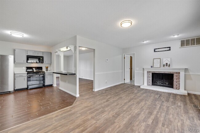 Building Photo - 4649 McIlroy Dr