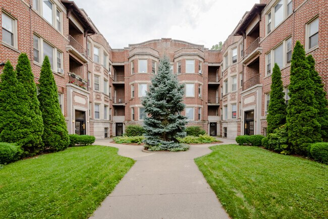 Building Photo - 427 E Oakwood Blvd