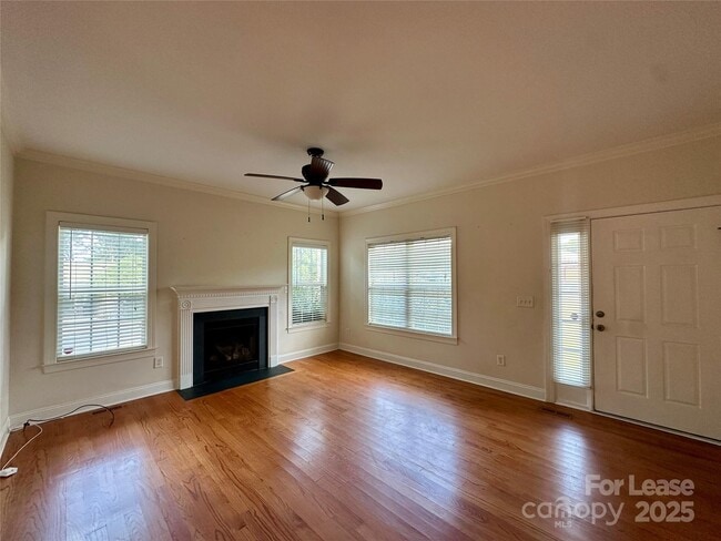 Building Photo - 3351 Robinwood Rd