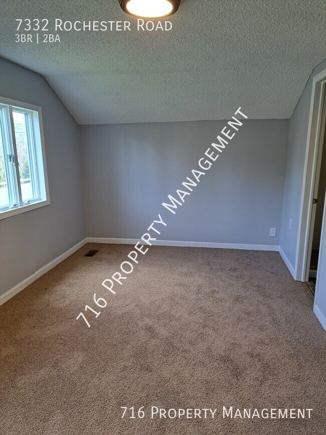 3 Bedroom 2 FULL Bathroom House available 7332 Rochester Rd