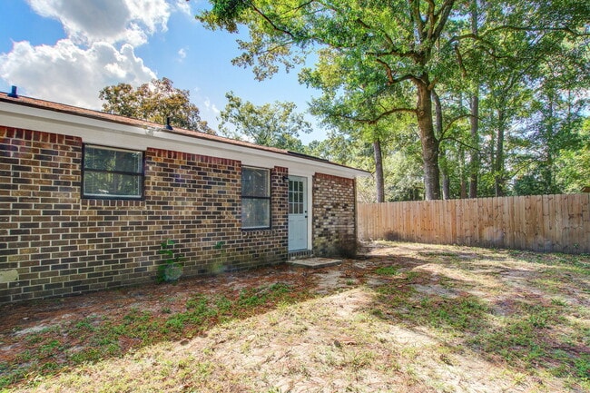 Building Photo - 114 Langley Dr