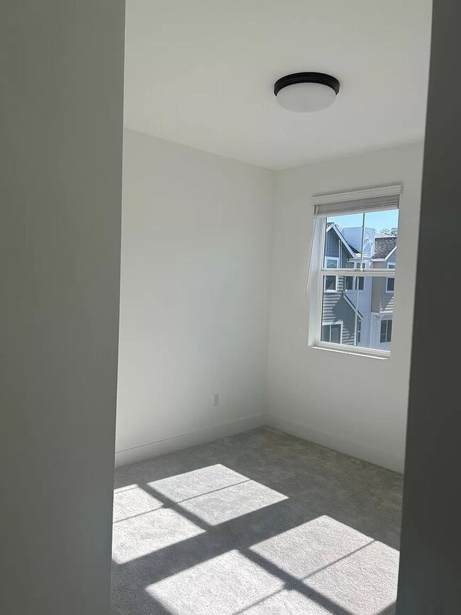 Building Photo - 423 Semillon Ln