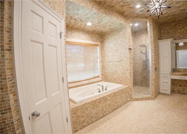 Building Photo - 5001 Latrobe Dr
