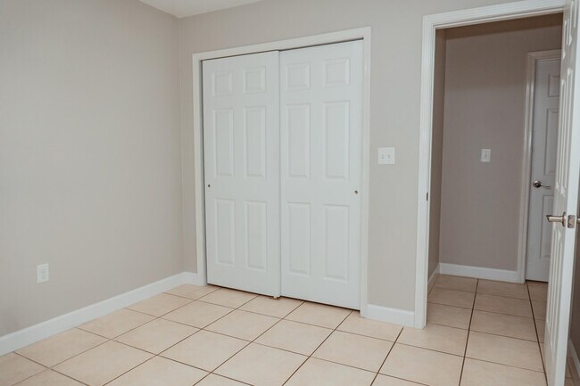 Building Photo - 309 Green Oak Dr