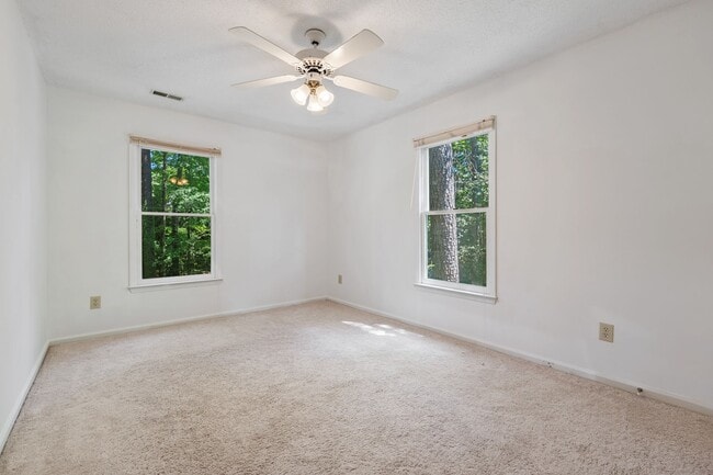 Building Photo - Beautiful 4BR, 3.5BA Tri-Level Home in Wel...