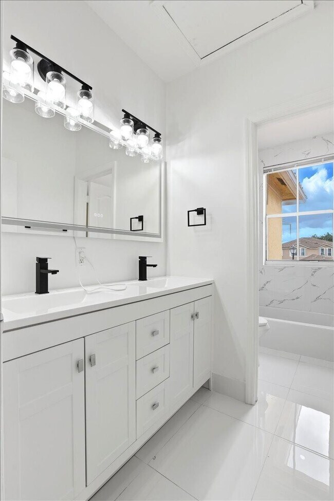 Building Photo - 3802 SW 165th Terrace