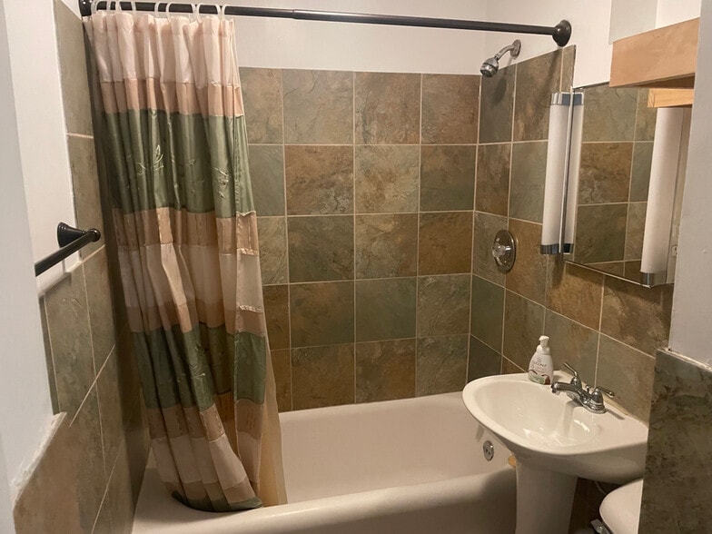 Full Bath Main Floor - 212 N 63rd St