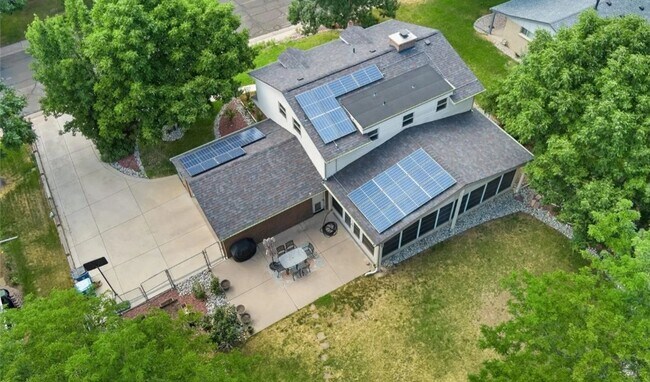 Building Photo - Welcome Home! Beautiful house in Littleton!
