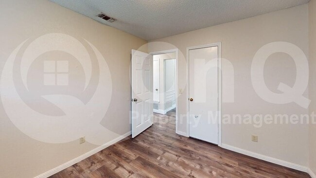 Building Photo - 1217 Babbling Brook Dr
