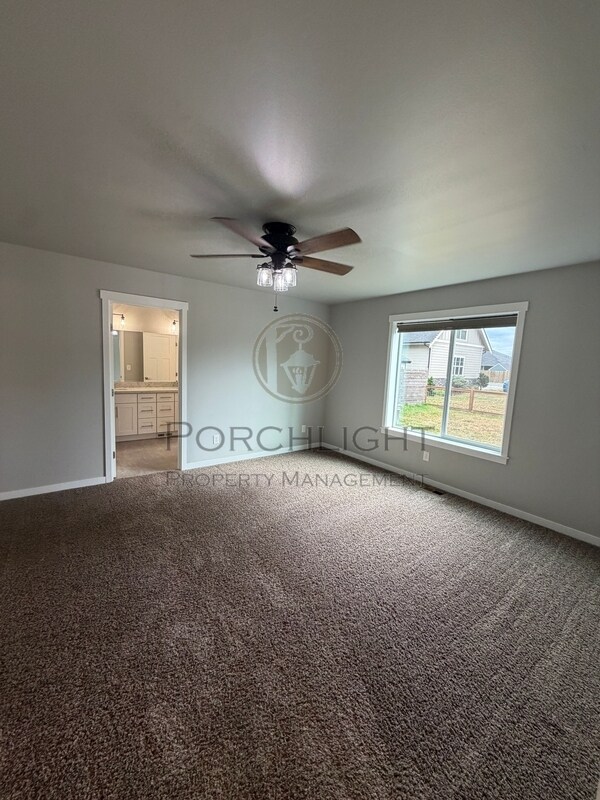 Building Photo - 2102 Snowbush St