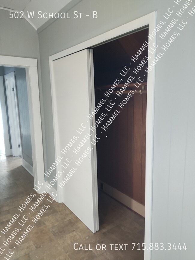 Building Photo - 502 W School St