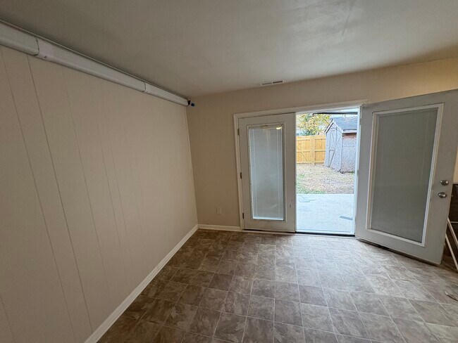 Building Photo - 813 S Grosvenor Ct