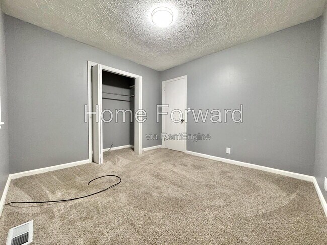 Building Photo - 1720 Traveller Rd