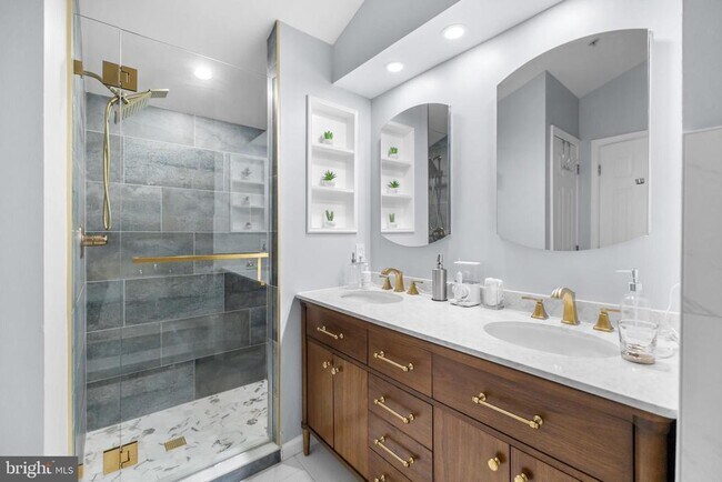 Building Photo - 381 Livermore Ln