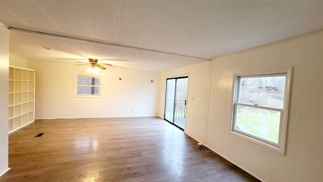 Building Photo - 300 Baxtertown Rd