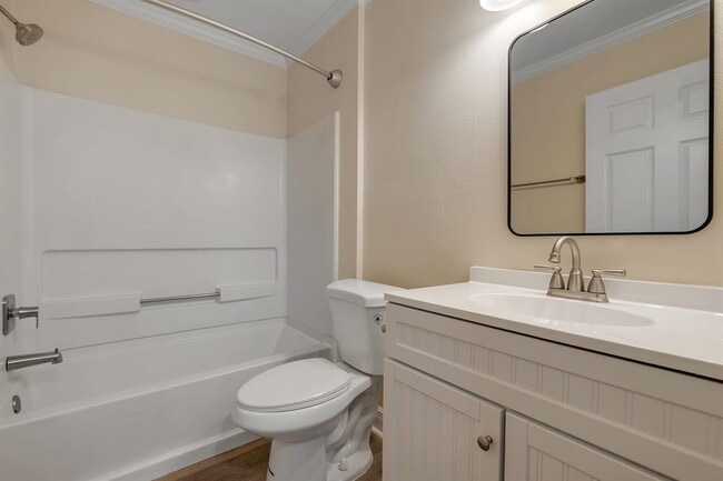 Building Photo - 1300 Ocala Rd