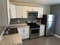 Building Photo - 1812 Buena Vista Dr SE