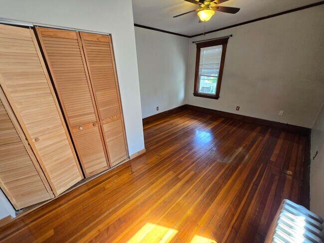 Building Photo - Location Location with this Versatile 2 Bd...