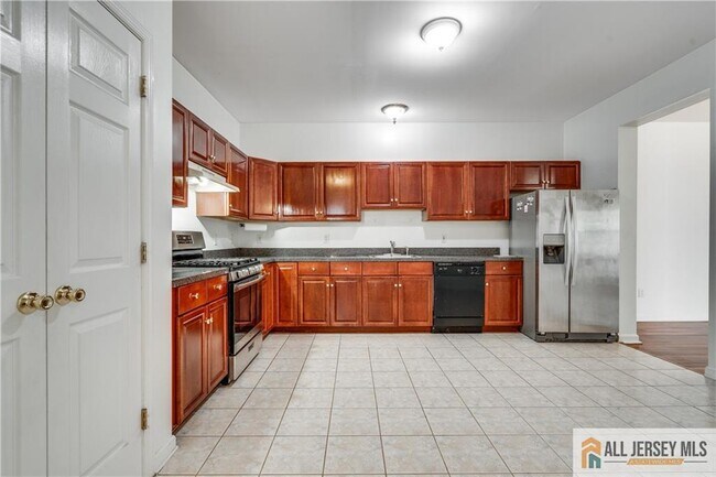 Building Photo - 9 E Burgess Dr