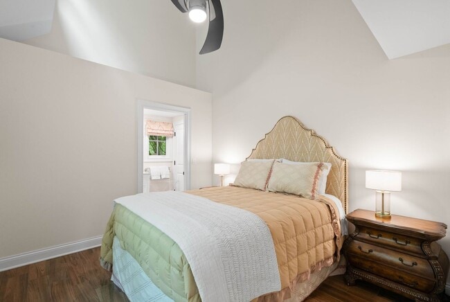 Building Photo - Williams Bay Lakefront Living Furnished Ho...